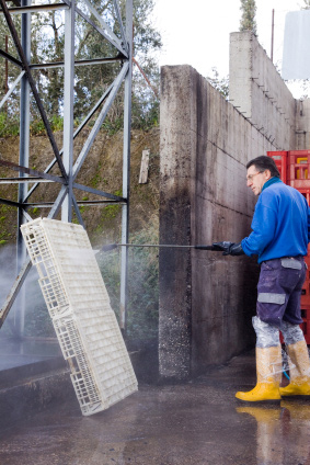 Grime_Away_man_hosing_tray